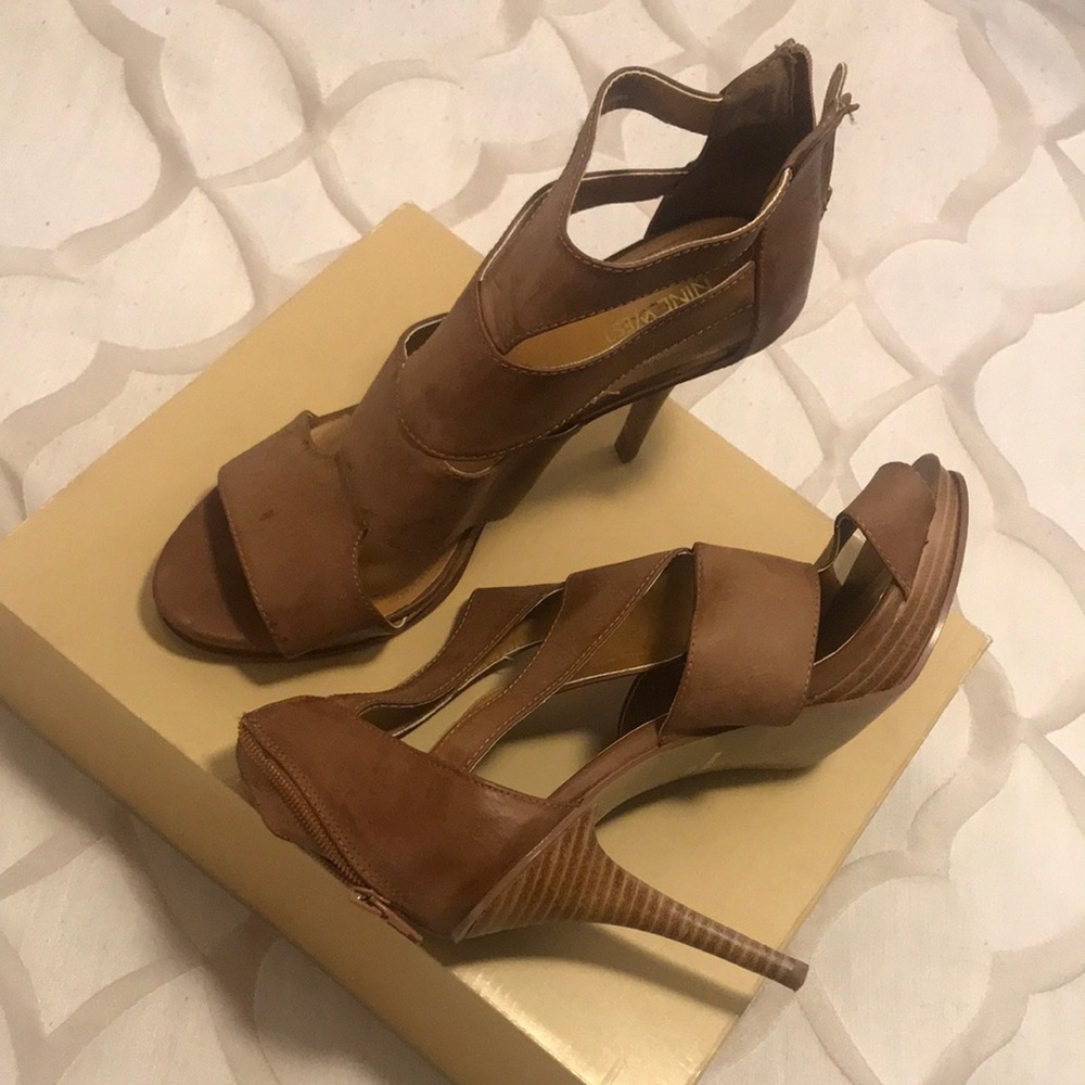Nine West open toe heels perfect for a night out.